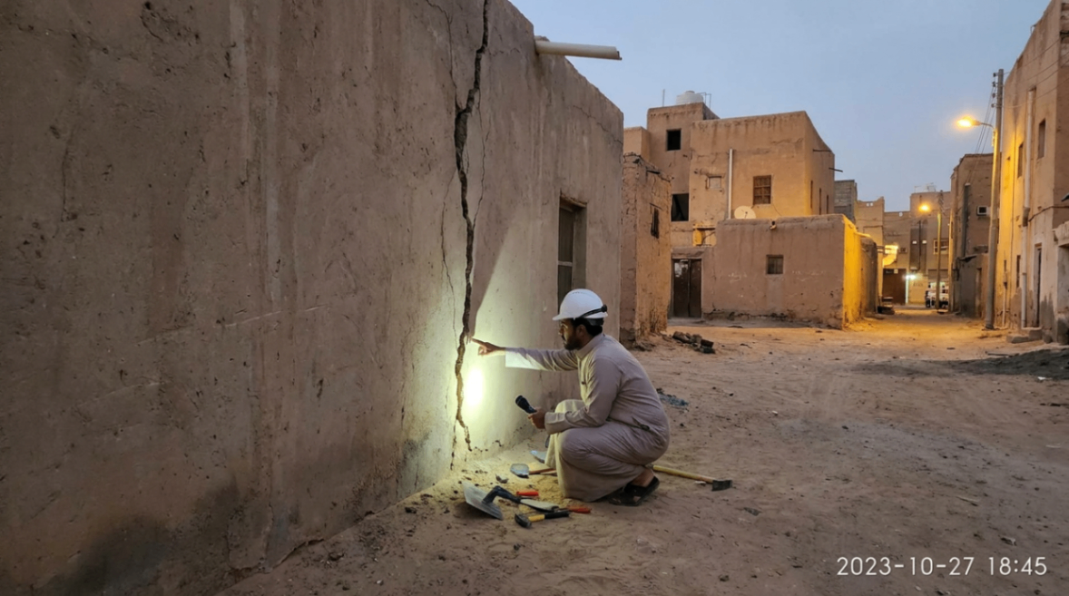 فحص تشققات الجدران في السعودية